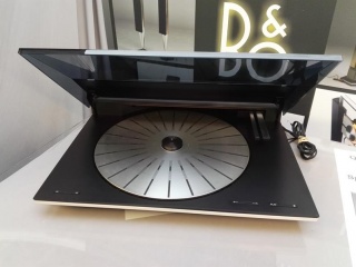 BEOGRAM 4500 TURNTABLE-NO PRE AMP